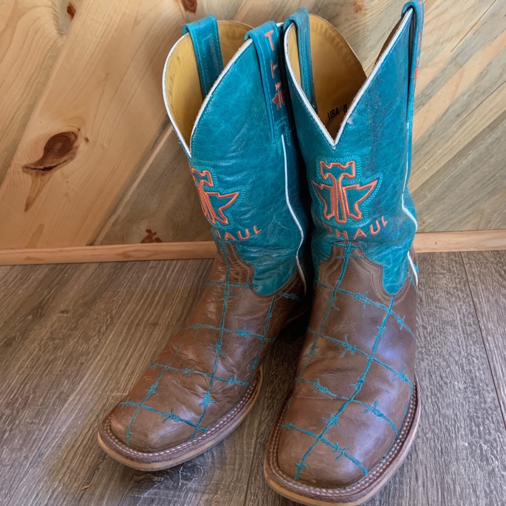 Tin haul barb wire boots